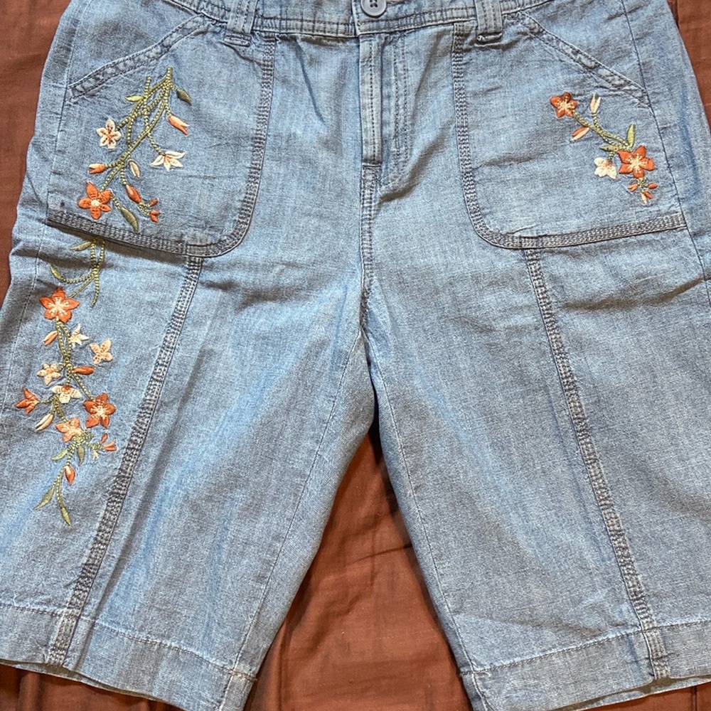 Women’s Bermuda Shorts by St. John’s Bay Brand.  EUC! - Picture 3 of 15
